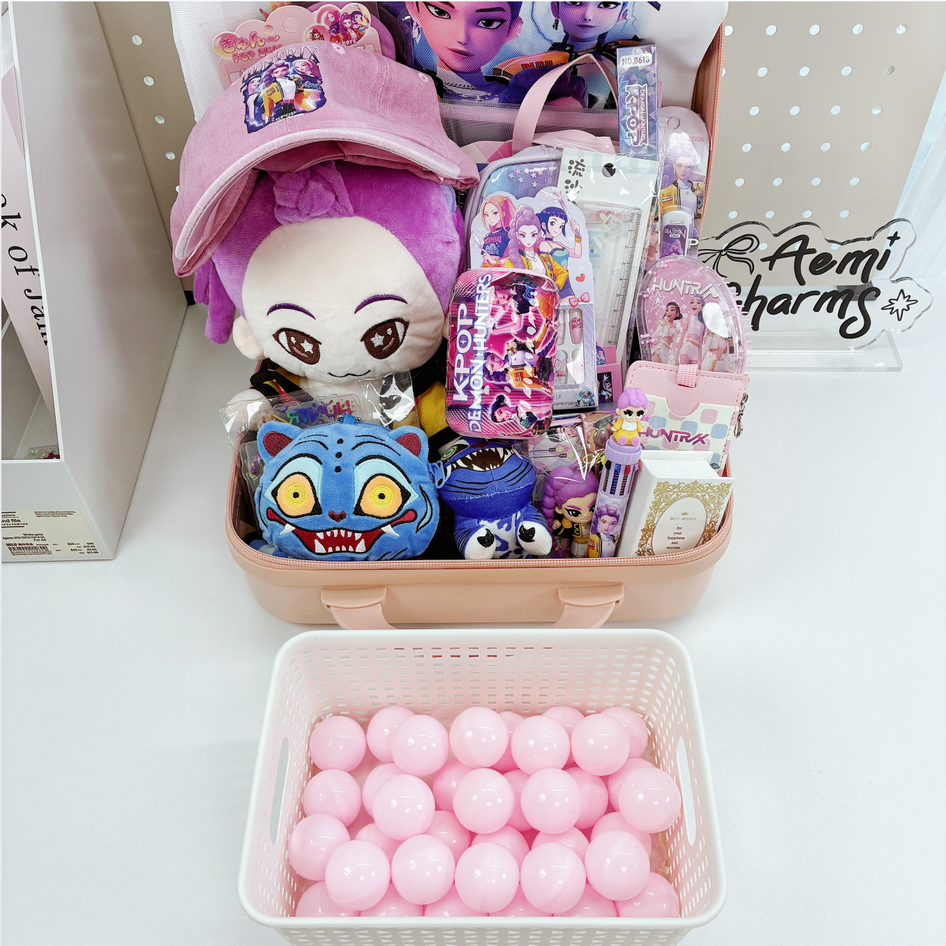DE  14-Inch Suitcase Mystery Gift Box